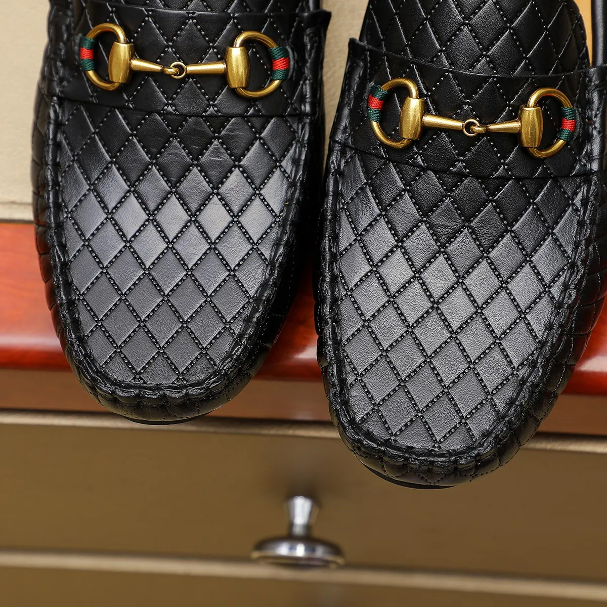Men's shoes💰380💰🕷🕷️【 GUCCI 】Gucci's best-selling trendy men's casual slip-on shoes 🇨🇳Official website original 1:1 mold 💯Original quality, fine workmanship ☘Fashionable and versatile, perfect shape, comfortable on the feet 🍓Trendy men's recommended model, imported cowhide on the top layer 🎋High-quality pigskin lining, rubber wear-resistant and non-slip outsole, high-end atmosphere, worth owning 🍉Optional 38-44